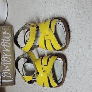 Yellow saltwater sandals size 10